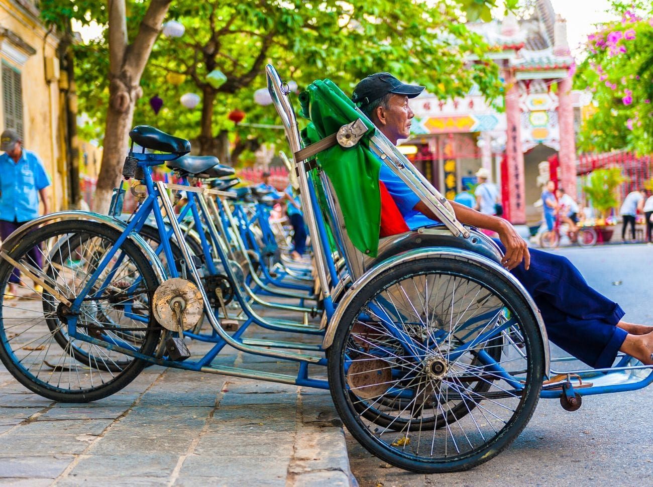 Cyclo riders for wheelchair users